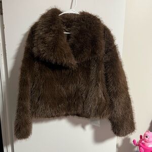 Amazon Women's Brown Faux Fur Jacket - Plush Cozy Coat